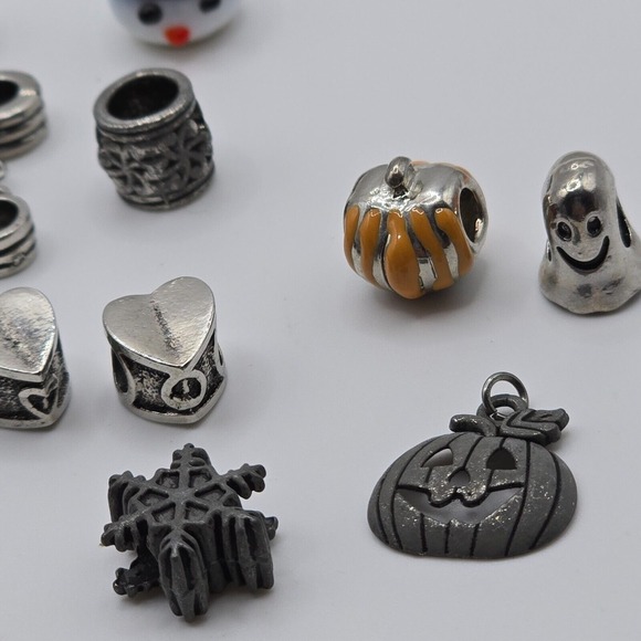 Silver Tone Beads Angels Pumpkins Snowman‎ Ghost Hearts Jewelry *Lot of 45* - Picture 10 of 11